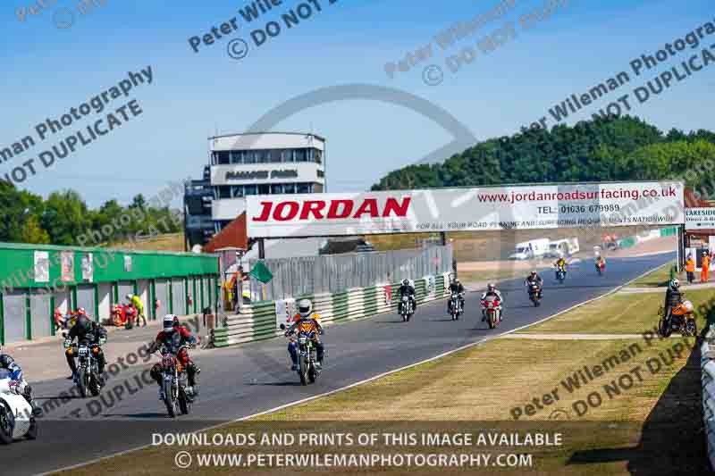 Vintage motorcycle club;eventdigitalimages;mallory park;mallory park trackday photographs;no limits trackdays;peter wileman photography;trackday digital images;trackday photos;vmcc festival 1000 bikes photographs